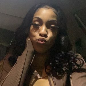 Meet your Posher, Destinee